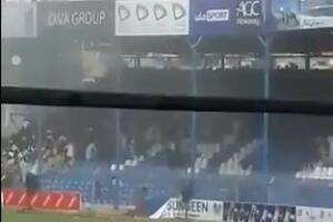 HOROR! Samoubica se razneo BOMBOM na stadionu i ubio 19 navijača! (VIDEO)