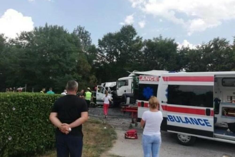 TEŠKA NESREĆA NA PUTU POŽEGA-UŽICE! Dvoje mrtvih i troje povređenih (FOTO)