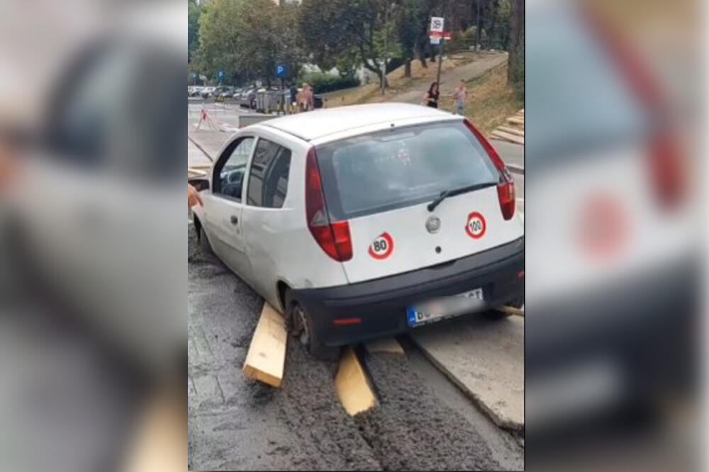 NEVERICA NA KONJARNIKU! Radnici se uhvatili za glavu kad je automobil uleteo u svež beton POGLEDAJTE KAKO SU GA VADILI (VIDEO)
