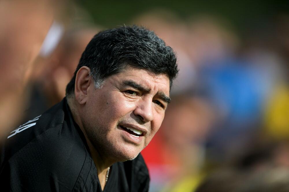 KUKU, LJUDI, ŠTA OVO URADISTE: Dijego Maradona dobio bistu, na sve liči samo ne na njega, SVET SE SPRDA! Pogledajte ovaj UŽAS