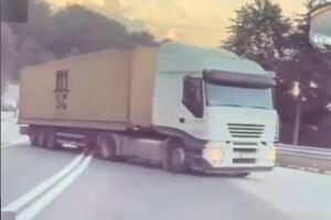 OVO JE NAJOSPORAVANIJI VIDEO DANA: Za neke je ovaj vozač kamiona heroj, a za neke budala! Dobro pogledajte snimak i PROCENITE SAMI