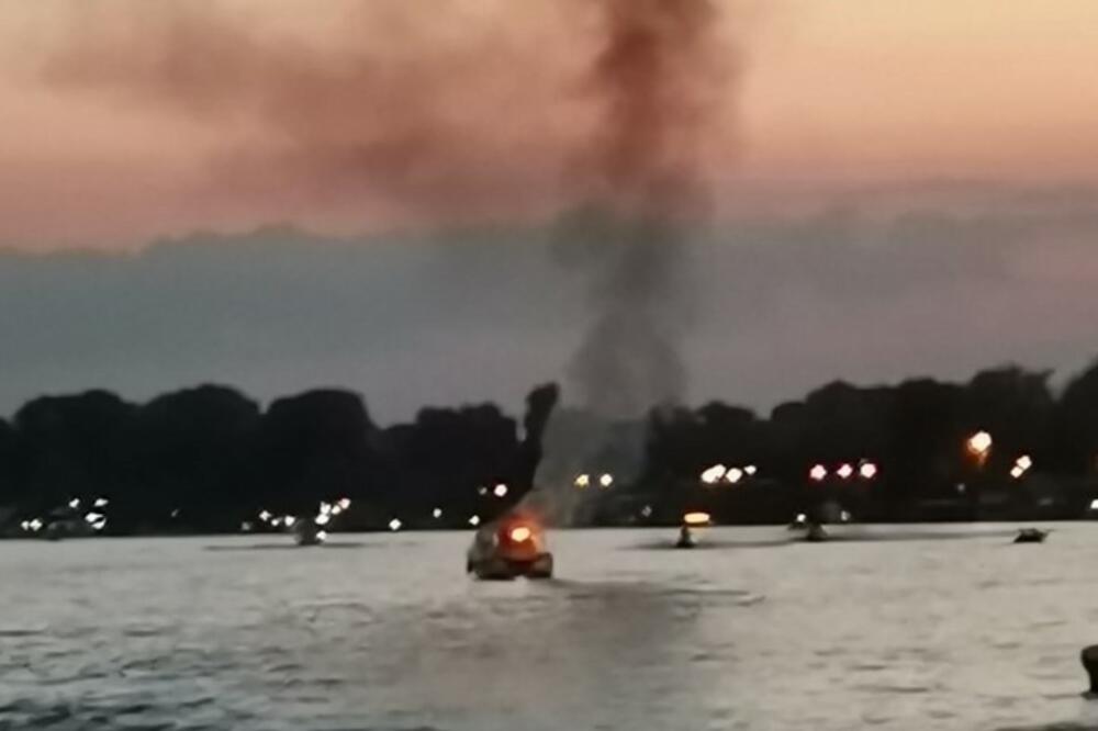 DRAMA NA ADI MEĐICI: Zapalio se gliser na Savi, patrola rečne policije krenula u pomoć! VIDEO
