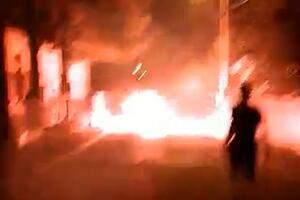 OPŠTA TUČA DELIJA I GROBARA: Navijači Crvene zvezde i Partizana se sukobili u centru Paraćina! VIDEO