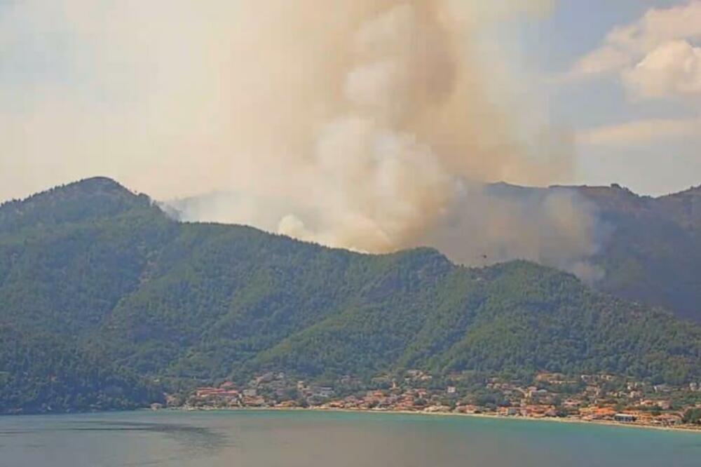 GORI JEDNO OD OMILJENIH SRPSKIH LETOVALIŠTA: Vatrogasci od noćas gase požar na Tasosu, evakuisano selo