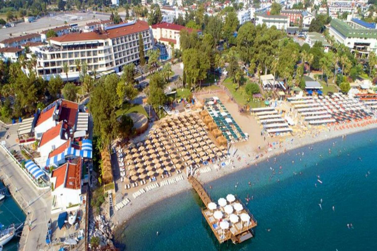 Kemer ti porta il bellissimo colore del mare e l’hotel che porta il nome del più bel colore blu