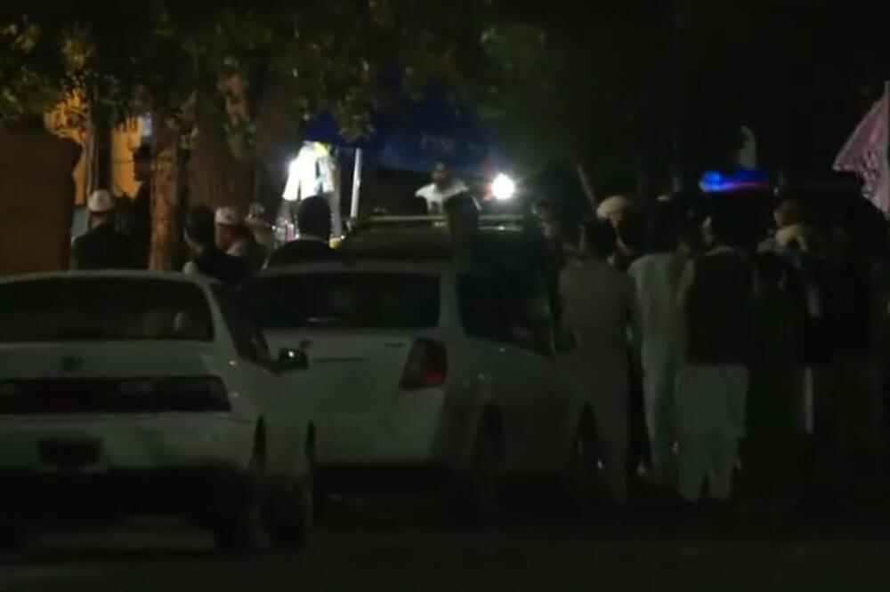 STRAVIČNA EKSPLOZIJA U KABULU, BROJE SE MRTVI: Razorna detonacija tokom večernje molitve u džamiji (UZNEMIRUJUĆI VIDEO)