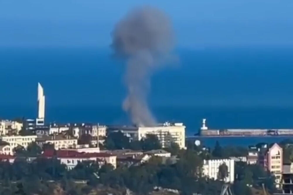 POGOĐENO SEDIŠTE CRNOMORSKE FLOTE! Ukrajina dronom napala Krim, oborio ga PVO sistem (VIDEO)