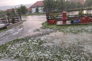 GRAD VELIČINE ORAHA SRUČIO SE NA PRIJEPOLJE: Olujno nevreme pogodilo Zapadnu Srbiju i planinska sela u okolini Ivanjice