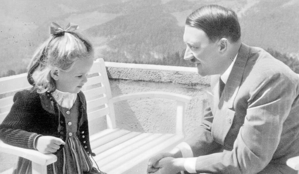 Adolf Hitler, Rosa Bernelli Nienau
