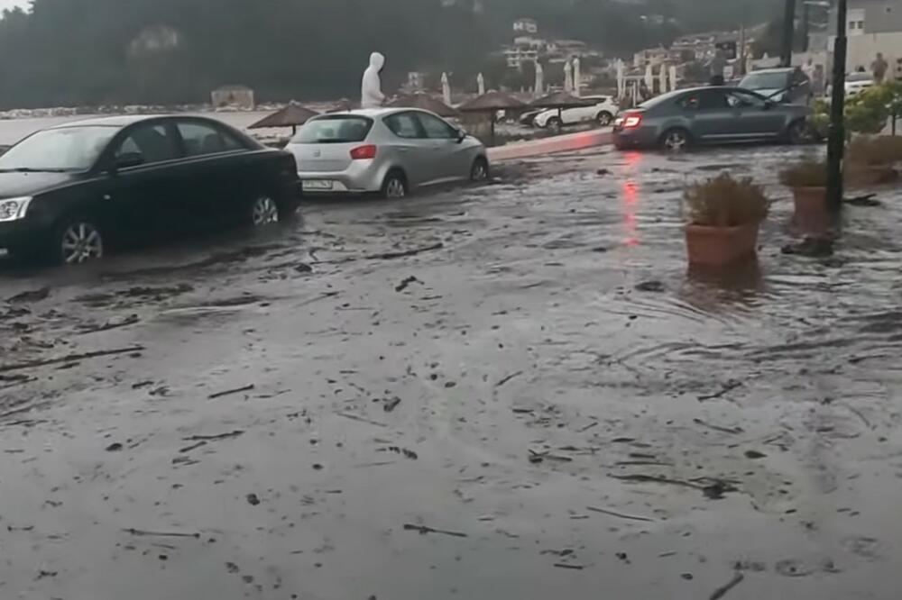 DRAMA SRPSKIH TURISTA NA TASOSU: Ostali zaglavljeni satima zbog snažne oluje ne mogu da mrdnu zbog velikuh talasa VIDEO