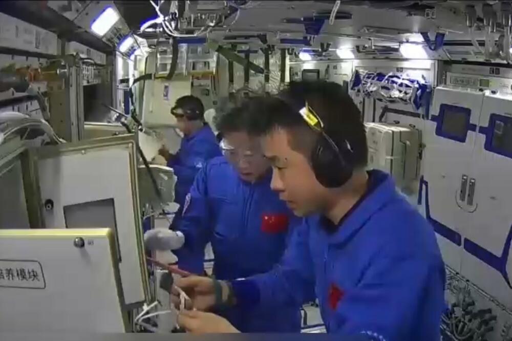 ŠENDŽOA 14: Šta rade tajkonauti u svemirskoj stanici (VIDEO)