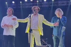 LUDA NOĆ NA TRGU U BANJALUCI! Uz Bijelo dugme i vanvremenske hitove publika PEVALA UGLAS, a ova pesma ih je bacila u DELIRIJUM