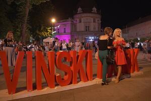 ODRAŽAN 5. VINSKI PARK: Sremska Mitrovica na jednom mestu spojila vina iz celog sveta (VIDEO)