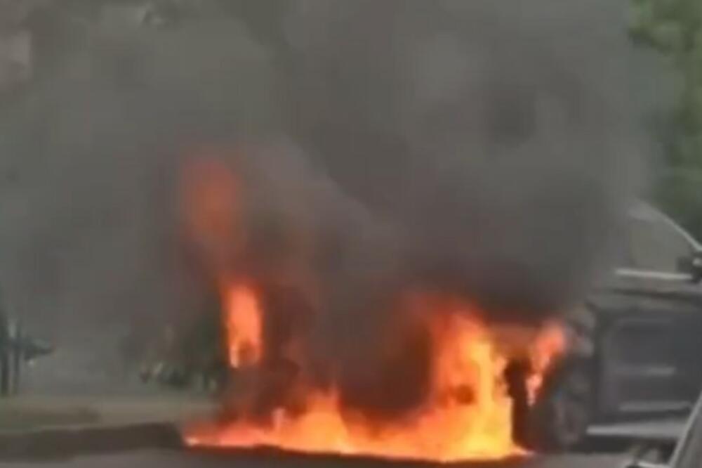 BUKTINJA U MOSKVI: Zapaljen automobil ruskog zvaničnika? Evo ko je navodno odgovoran za požar (FOTO, VIDEO)