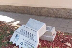 SRAMOTA Srušena spomen ploča postradalim Jevrejima u Sremskoj Mitrovici! Istoričar Pisarri: Srbi ne čuvaju sećanje na žrtve