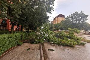 PUKLO JE KAO ZA VREME BOMBARDOVANJA, EKRAN SE ZACRNEO, A ANTENA PUŠILA! Snažno nevreme ostavilo pustoš u zapadnoj Srbiji (VIDEO)