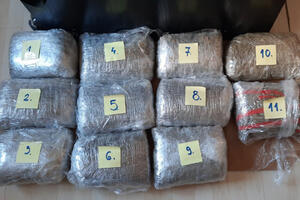 UHAPŠENI SRBIN I BELGIJANAC: Policija im u automobilu pronašla 11 paketa sa drogom