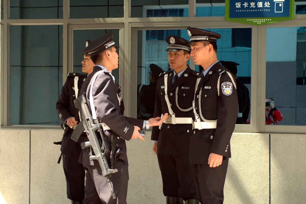 TAJNA KINESKA POLICIJA U NJUJORKU, ISTINA ILI PROPAGANDA? Bezbednjaci za Kurir TV: Ili vračaju disidente u Kinu ili je SVE LAŽ