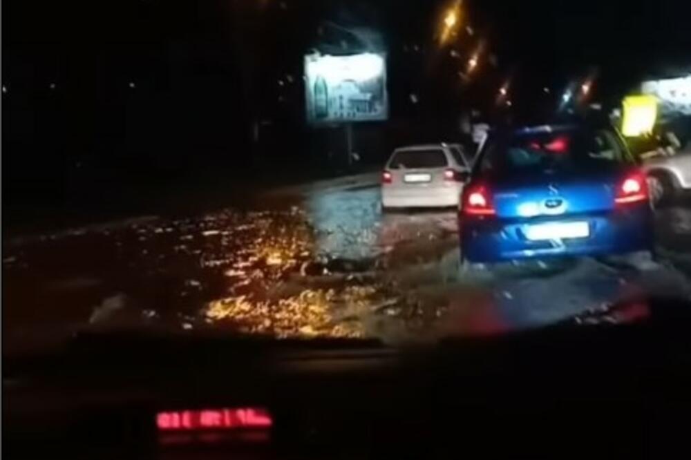 U ŠUMADIJI NOĆAS NIJE BILO MIRNOG SNA: Gruvalo i lilo kao iz kabla, pogledajte snimke potopa u Aranđelovcu i Kragujevcu (VIDEO)