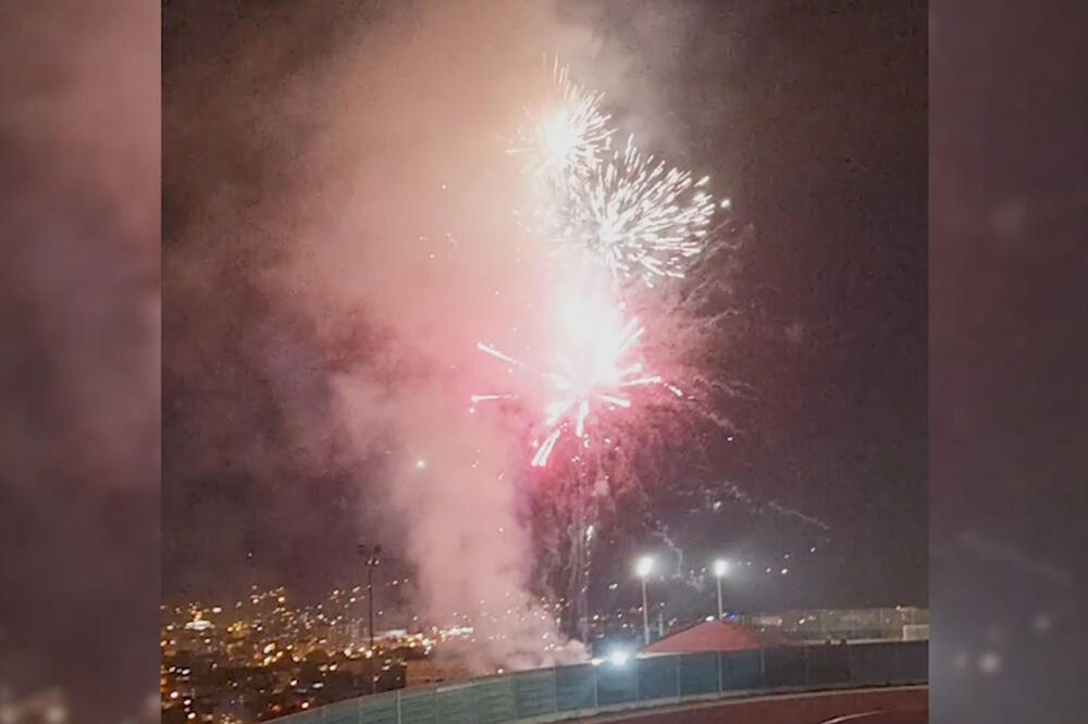 SPEKTAKL! VESELJE NE PRESTAJE: Večeras ispaljen vatromet povodom ŠESTE UZASTOPNE pobede FK Novi Pazar! (VIDEO)