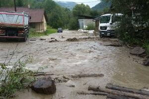 KIŠA NE STAJE VEĆ 18 SATI! Poplave i bujice u jugozapadnim delovima Srbije, evo kada prestaju pljuskovi! VIDEO