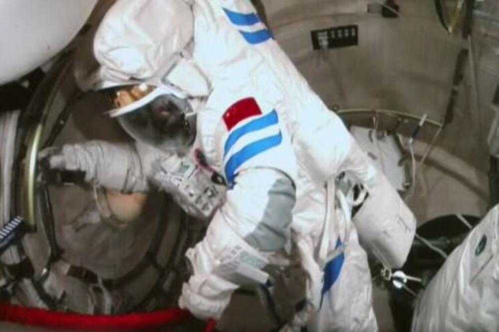 Tajkonauti misije Šendžou 14 uspešno završili zadatke izvan svemirske stanice (VIDEO)
