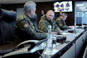 NEPRIJATAN SUSRET PUTINA I GERASIMOVA! Načelnik vojnog štaba gladio kosu i gledao u papire, ruski lider razgovarao sa Šojguom