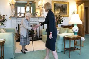 TRAS ZVANIČNO POSTALA PREMIJERKA VELIKE BRITANIJE: Kraljica je pozvala da formira vladu, prihvaćena ostavka Borisa Džonsona