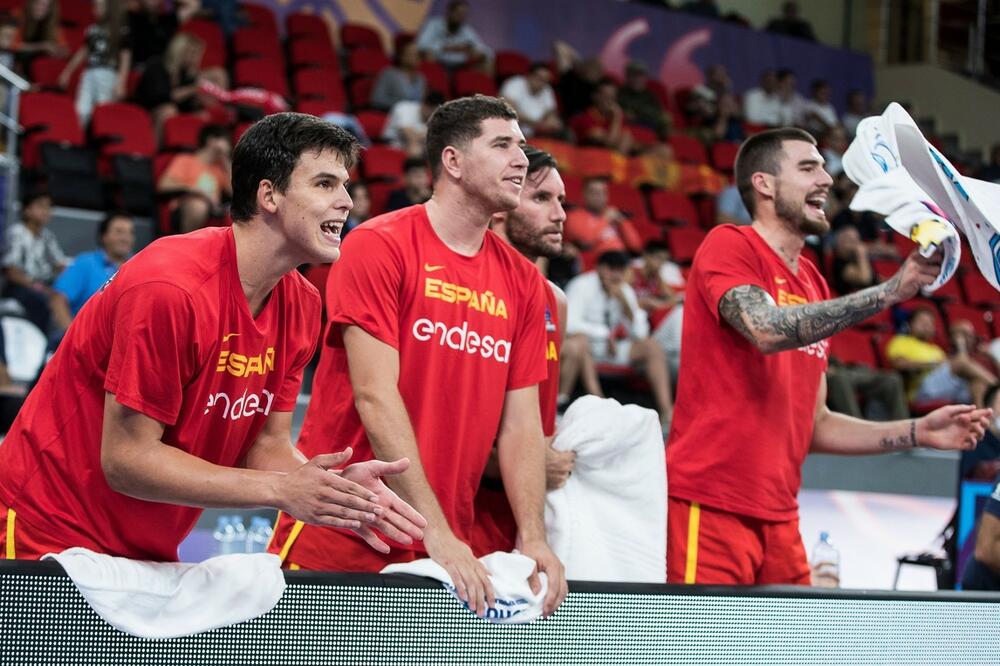 CRVENA FURIJA UZELA ZLATO: Mladi košarkaši Španije svetski prvaci