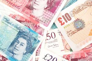 FUNTA SE STRMOGLAVILA: Britanska valuta pala na rekordno nizak nivo u odnosu na američki dolar