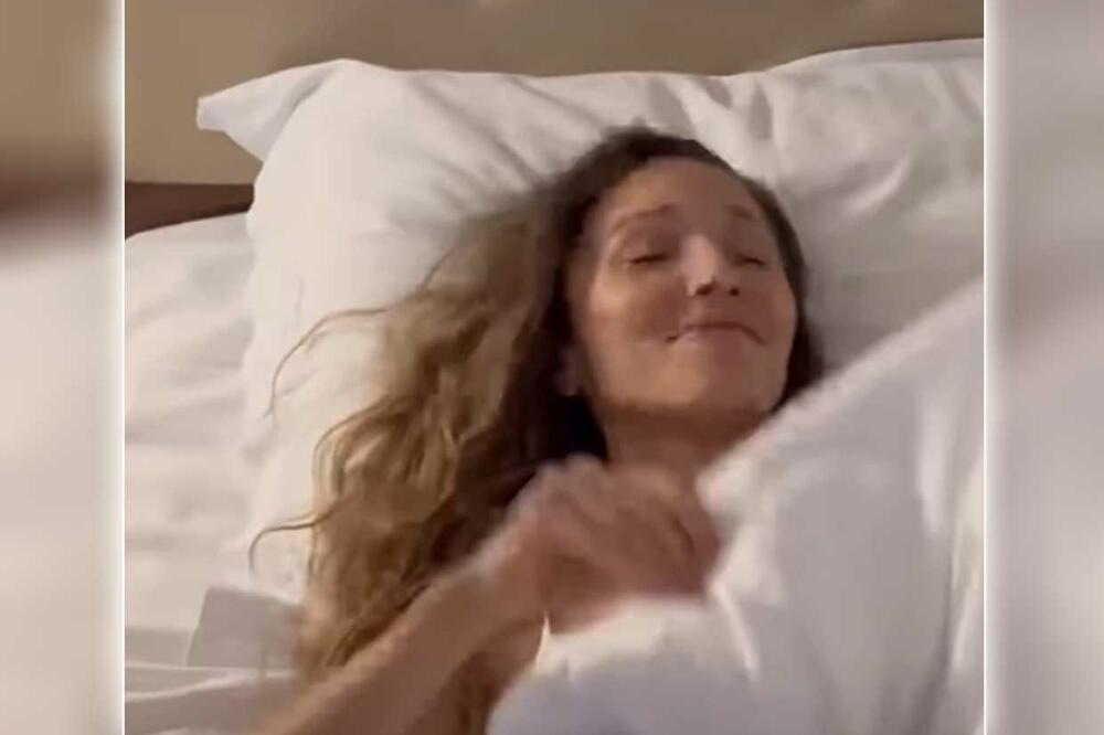 JELENA ĐOKOVIĆ OBJAVILA SNIMAK IZ KREVETA: Noletova supruga pokazala šta radi pre spavanja, pa izazvala LAVINU reakcija! (VIDEO)