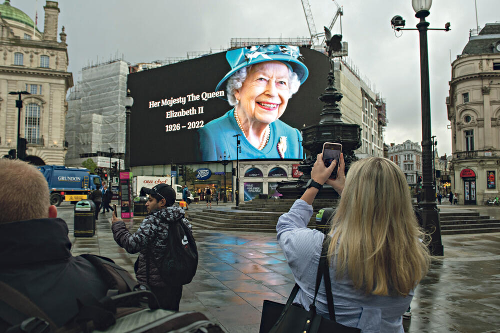 Ceo grad u znaku kraljice London tuguje