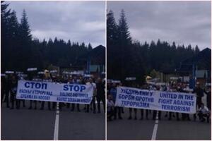 PODGORIČANI POSLALI SNAŽNU PODRŠKI SRBIMA SA KOSMETA: Stop nasilju i teroru! (FOTO)