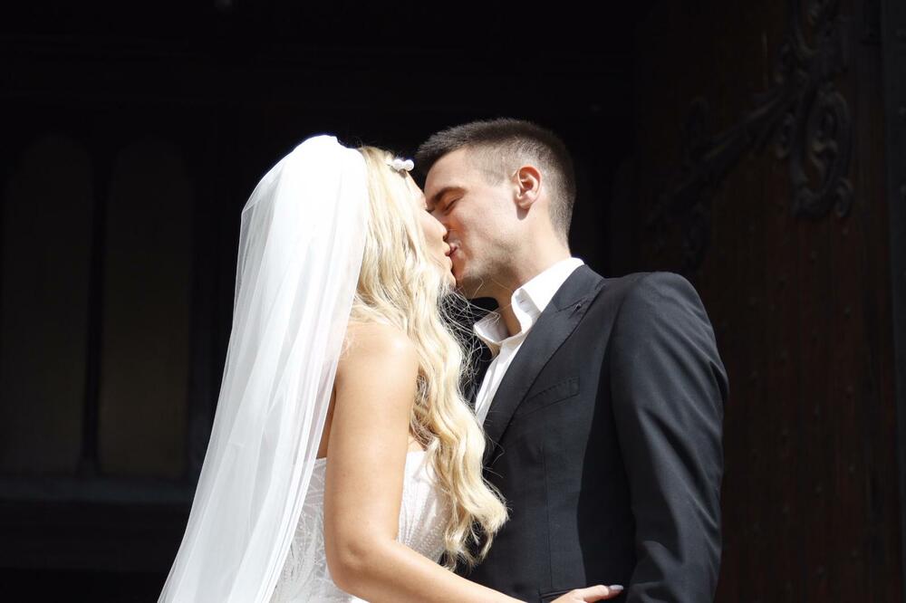 PRVO OGLAŠAVANJE NOVE ĐOKOVIĆEVE SNAJKE! Saška objavila snimak u venčanici, a suprugu posvetila OVE REČI! (FOTO)