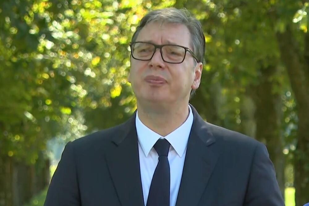 JEDVA ČEKAM DA ODEM U JASENOVAC I POLOŽIM CVET! Predsednik Vučić: Tada ću odgovoriti na sva pitanja hrvatskih novinara (VIDEO)
