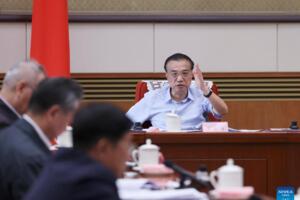 Premijer Li: Povećati napore u sprovođenju politike za stabilizaciju ekonomije