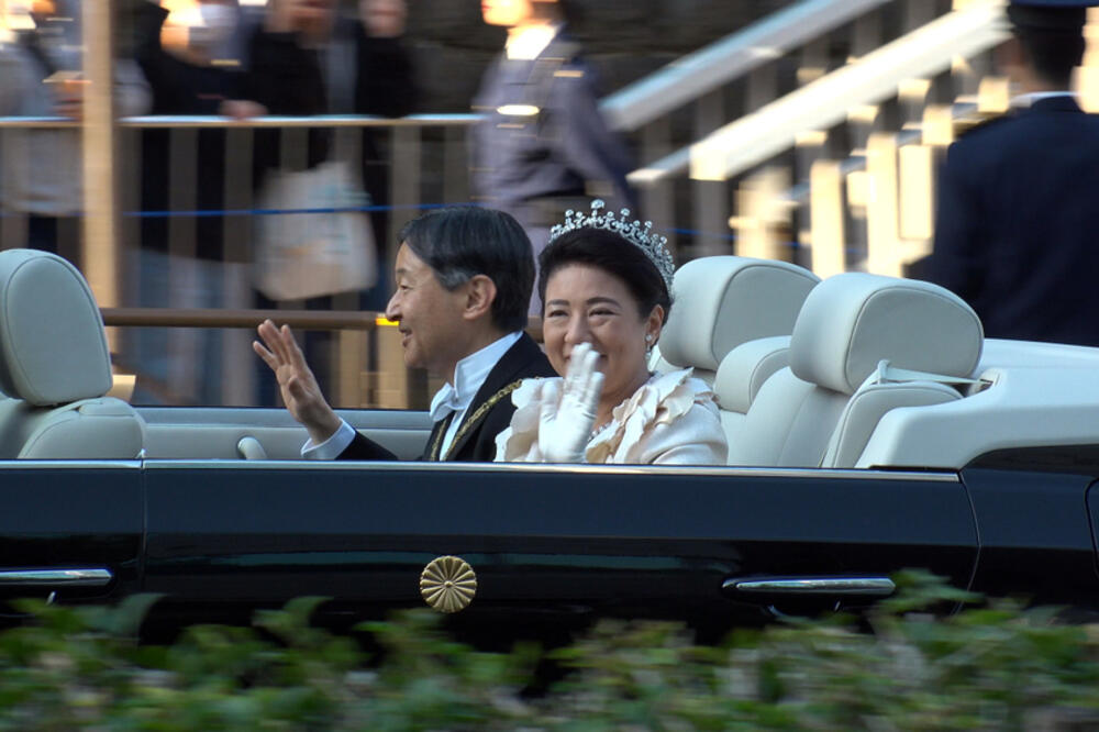 JAPANSKI CAR NARUHITO I SUPRUGA MASAKO PRISUSTVOVAĆE SAHRANI KRALJICE ELIZABETE: Prvo putovanje japanskog monarha u inostranstvo