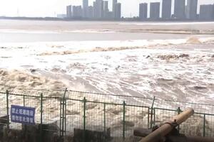 Plima reke Ćijentang impresionira sve posmatrače! VIDEO