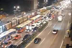 KAKAV KOLAPS NA AUTOKOMANDI! Pred utakmicu Partizana saobraćaj u totalnom haosu, IZBEGAVAJTE OVAJ DEO GRADA (VIDEO)