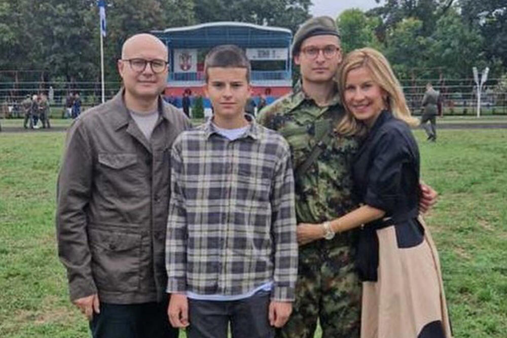 Mihailo Vučević polaže zakletvu danas u Somboru, porodica je tu da ga podrži. Služimo Srbiji!