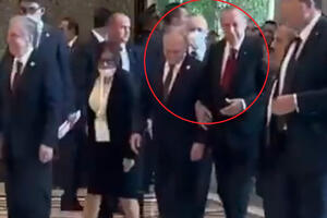 ERDOGAN DRŽI PUTINA ČVRSTO ZA RUKU: Snimak dva lidera ponovo podgrejao TRAČ da je ruski predsednik bolestan! VIDEO