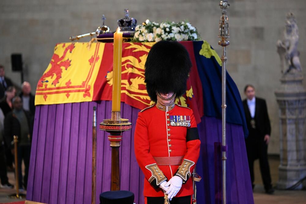 GRAD POD OPSADOM: Sahrana kraljice Elizabete najveća je bezbednosna operacija u istoriji Londona!