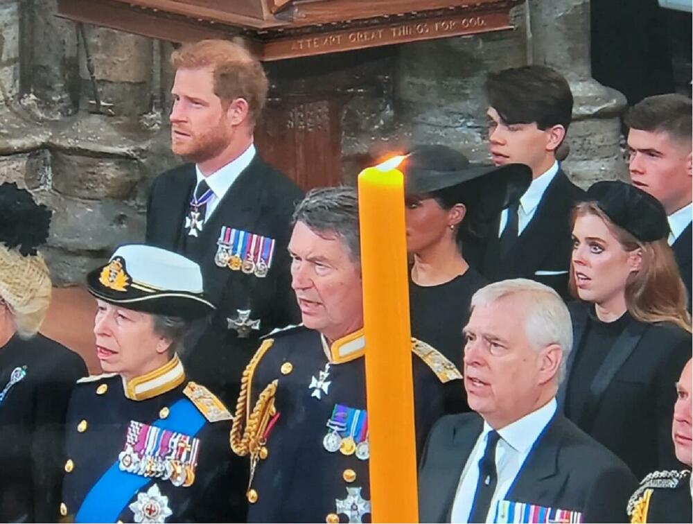 princ Hari, himna, sahrana kraljice Elizabete
