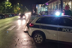 DRAMA U BANJALUCI: Muškarac izašao iz automobila, a zatim u pešaka UPERIO PIŠTOLJ