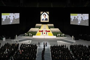 SAHRANJEN ŠINZO ABE: Državna sahrana bivšeg premijera uz jako policijsko prisustvo i VIP zvanice, uključujući i premijerku Brnabić