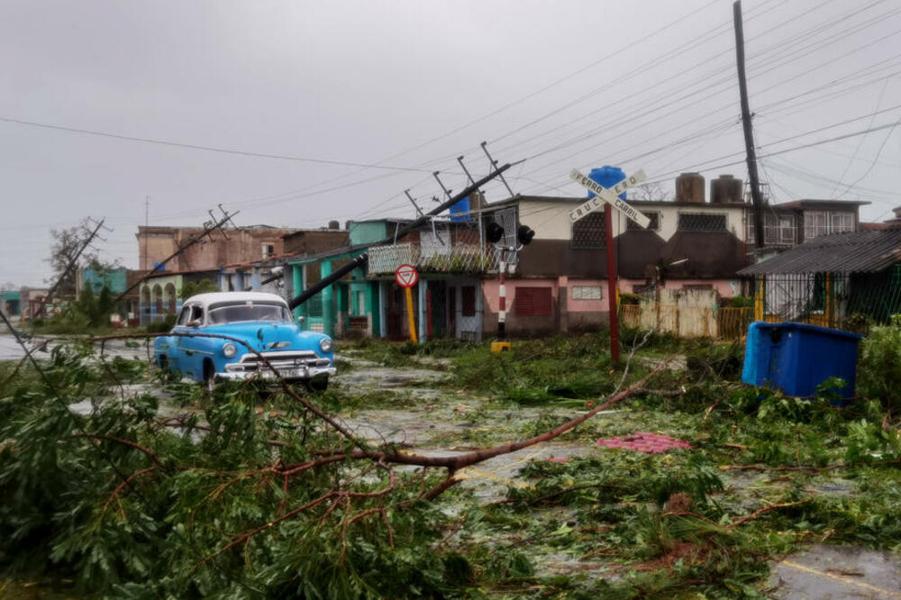 KUBA OSTALA BEZ STRUJE: 11 miliona ljudi u mraku nakon što je uragan protutnjao ostrvom VIDEO, FOTO