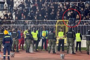 BRUKA U HUMSKOJ! Navijači Vojvodine MALTRETIRALI fudbalere posle poraza od Partizana: Šta je ovo? Šta ovo znači, bre?!