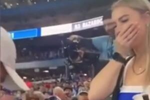 NEVEROVATNA SCENA: Momak zaprosio devojku tokom utakmice - izvadio prsten a ona mu zavalila ŠAMARČINU (VIDEO)