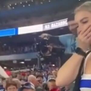 NEVEROVATNA SCENA: Momak zaprosio devojku tokom utakmice - izvadio prsten