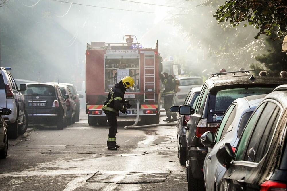 BURNA NOĆ ZA LEKARE HITNE U BEOGRADU: Prevrtanje u Kijevu, požar zorom na Karaburmi, plus dve saobraćajke